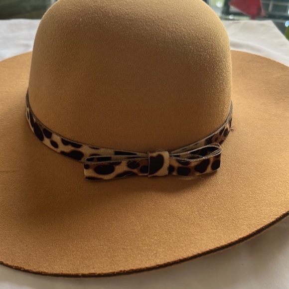 Cute Tan Felt Hat with Leopard Strap and Bow - Picture 3 of 6
